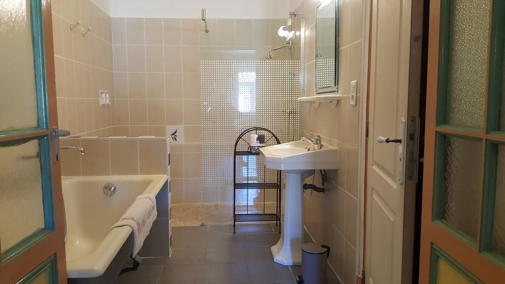 La Maison De Josepha Otel Ferrals-lès-Corbières Dış mekan fotoğraf